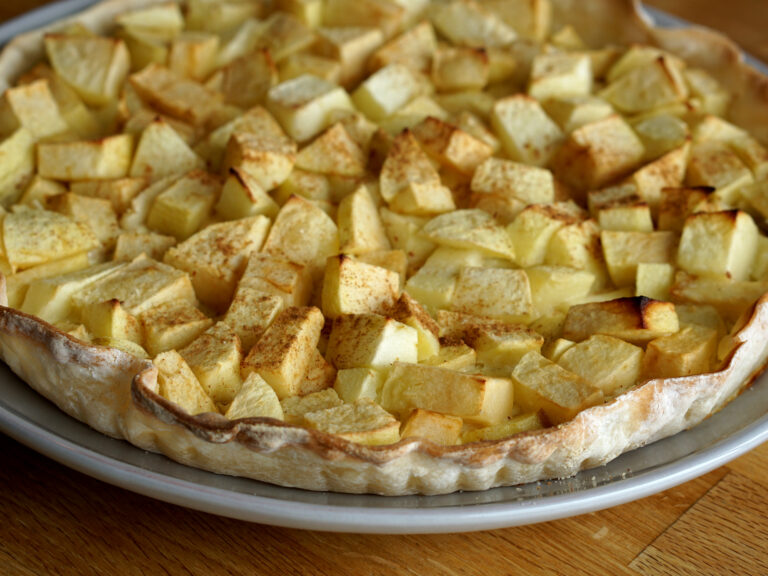 Food Preparation with Toddlers: Apple Tart