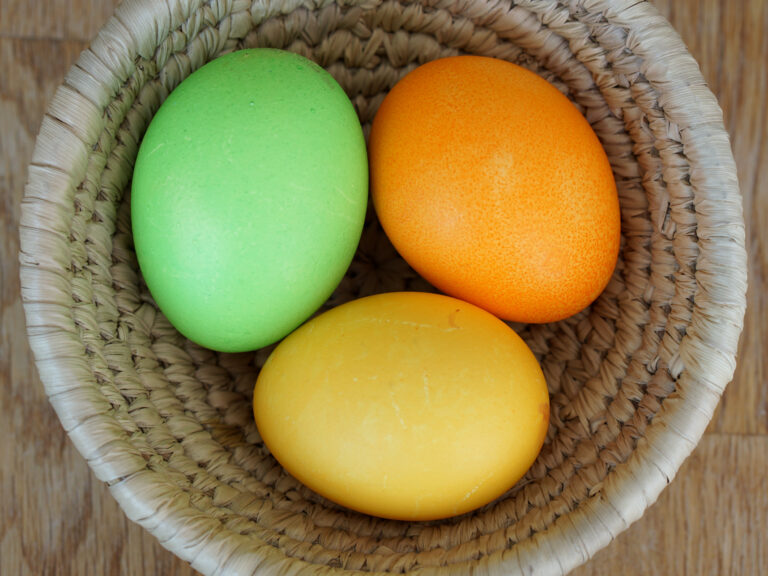 Colouring Eggs with Toddlers